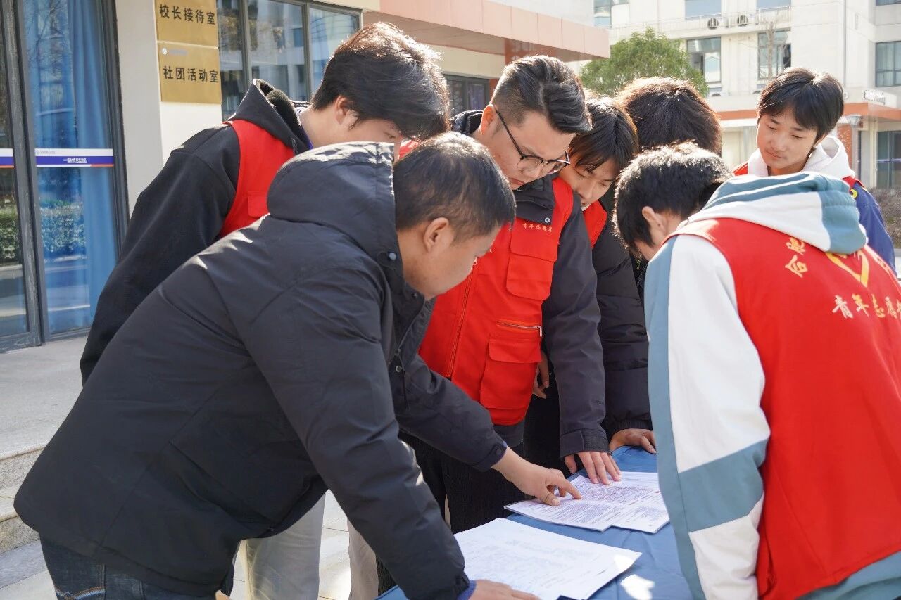 青春熱血踐初心 志愿同行暖科院 —— 合肥科技職業(yè)學(xué)院志愿者助力無(wú)償獻(xiàn)血活動(dòng)